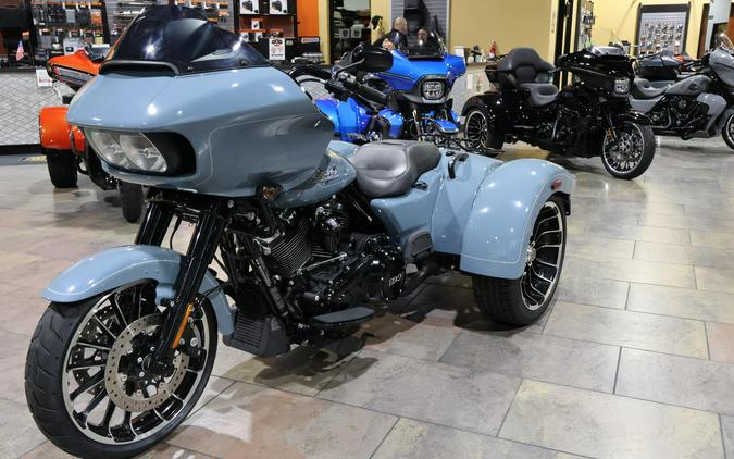 2024 Harley-Davidson Road Glide 3 Sharkskin Blue - Black Finish
