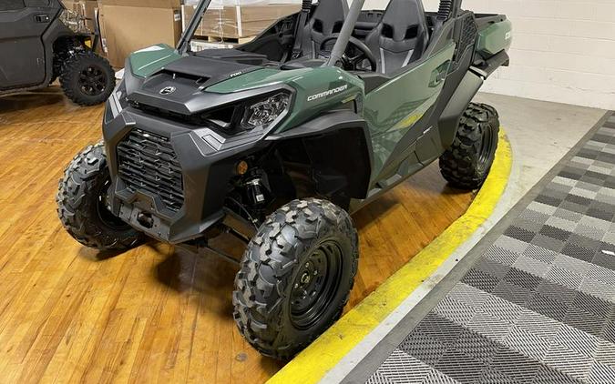 2023 Can-Am® Commander DPS 700