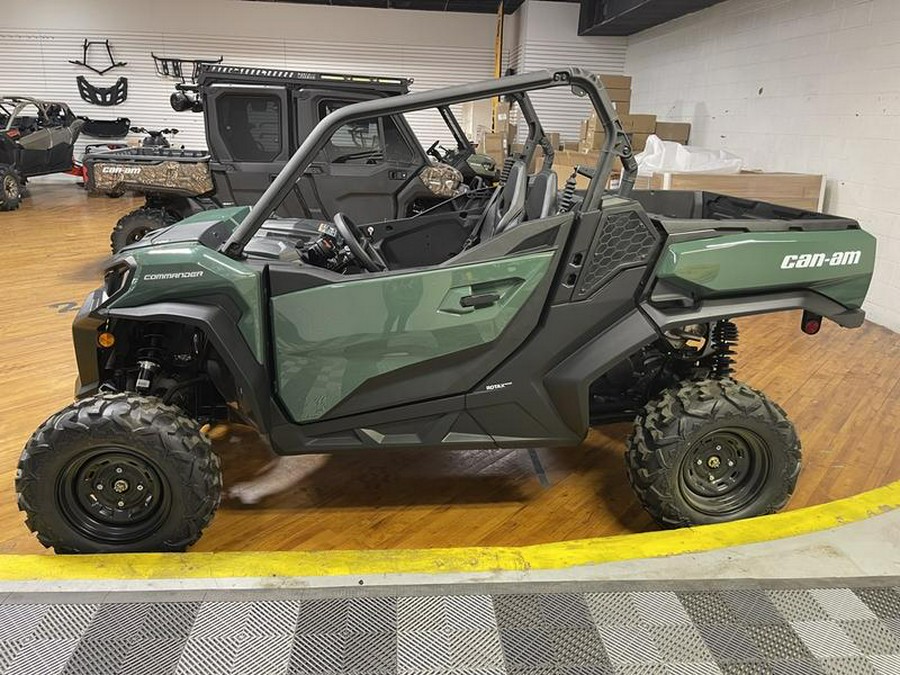 2023 Can-Am® Commander DPS 700