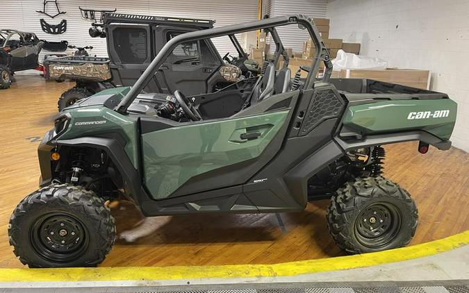 2023 Can-Am® Commander DPS 700