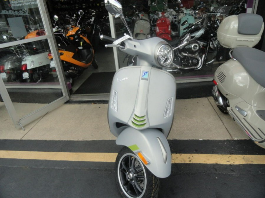 2024 Vespa GTS Super 300 Tech