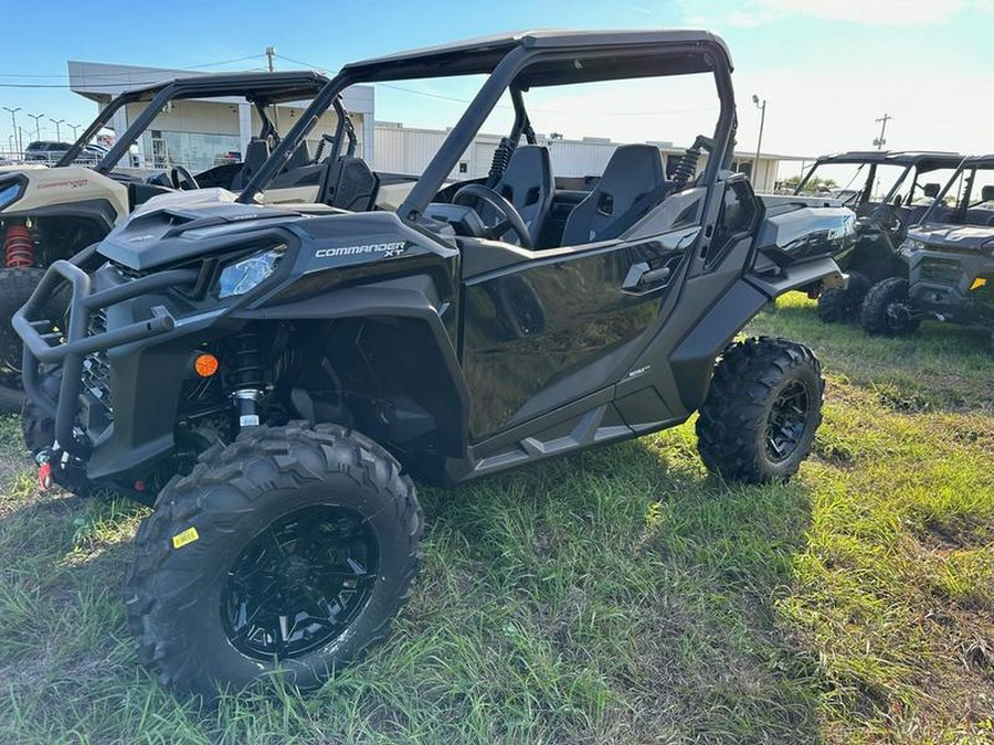 2023 Can-Am® Commander XT 700