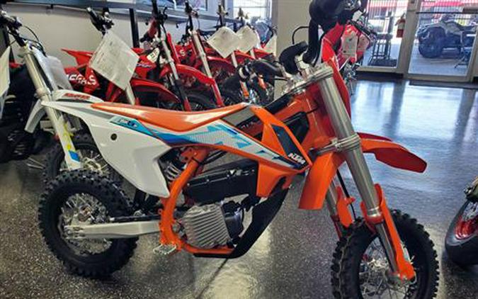 2023 KTM SX-E 3 First Look [Just In Time For Christmas]