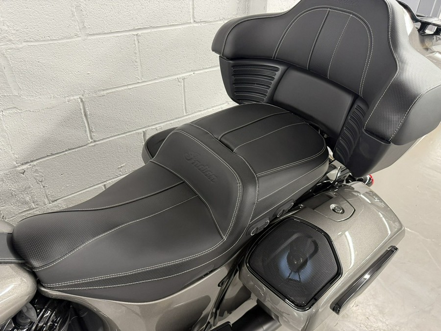 2025 Indian ROADMASTER DARK HORSE WITH POWERBAND AUDIO PACKAGE