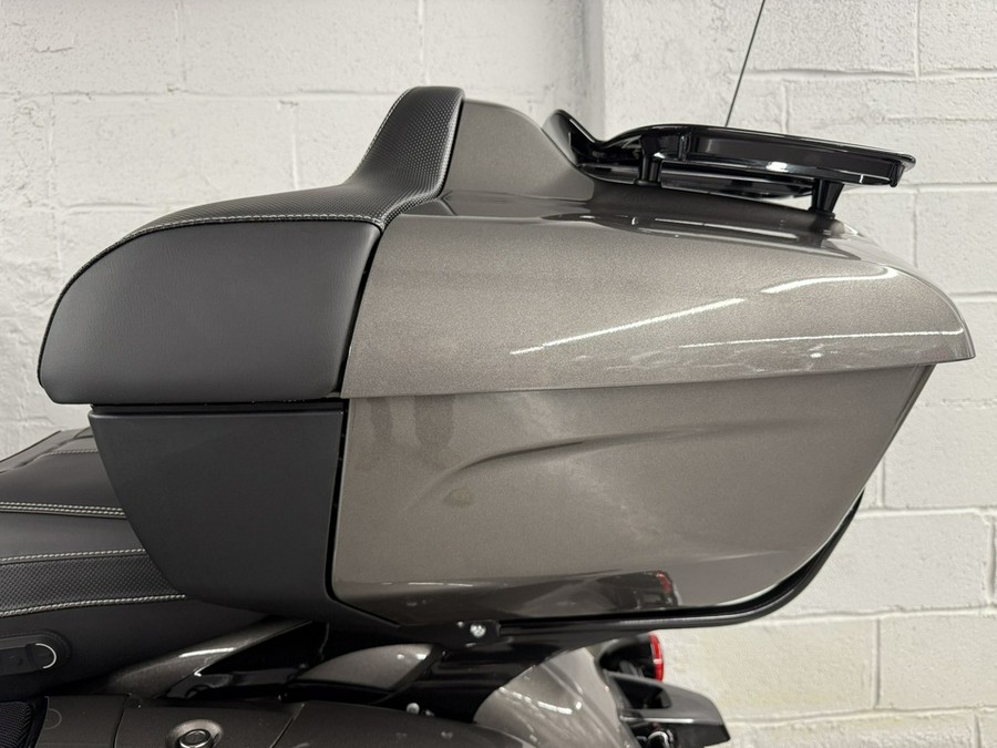 2025 Indian ROADMASTER DARK HORSE WITH POWERBAND AUDIO PACKAGE