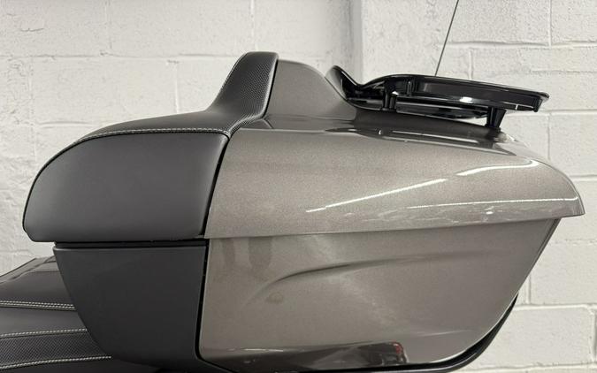 2025 Indian ROADMASTER DARK HORSE WITH POWERBAND AUDIO PACKAGE