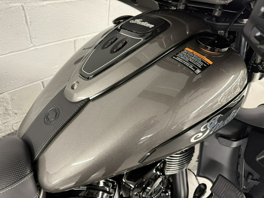 2025 Indian ROADMASTER DARK HORSE WITH POWERBAND AUDIO PACKAGE