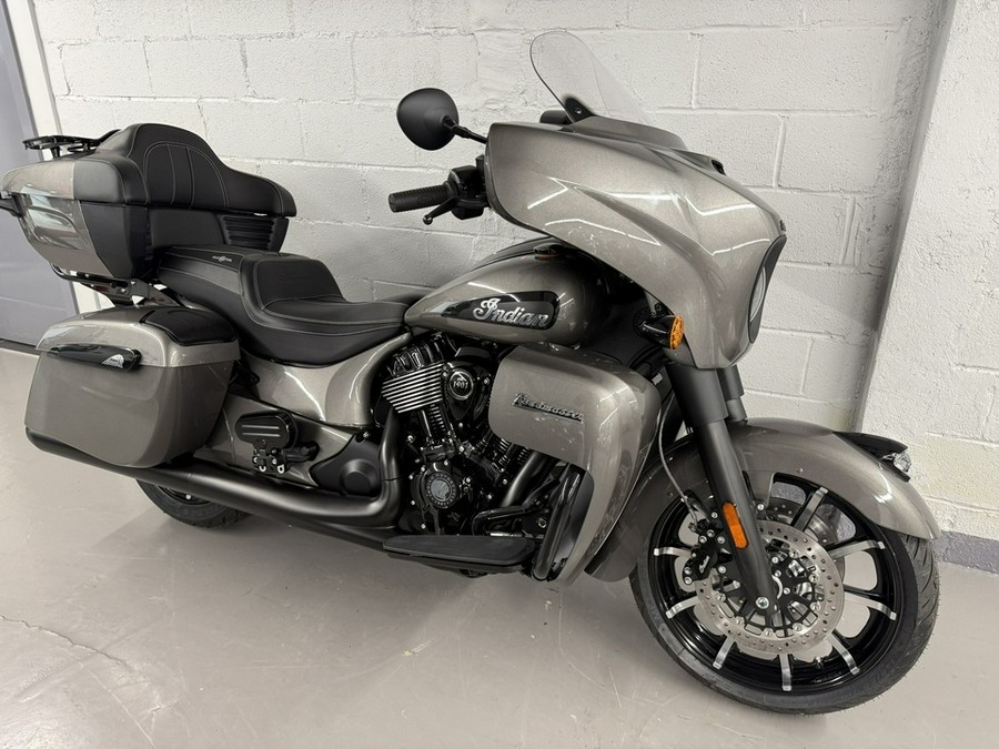 2025 Indian ROADMASTER DARK HORSE WITH POWERBAND AUDIO PACKAGE