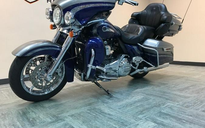 2016 Harley-Davidson CVO Limited Palladium Silver/Phantom Blue FLHTKSE