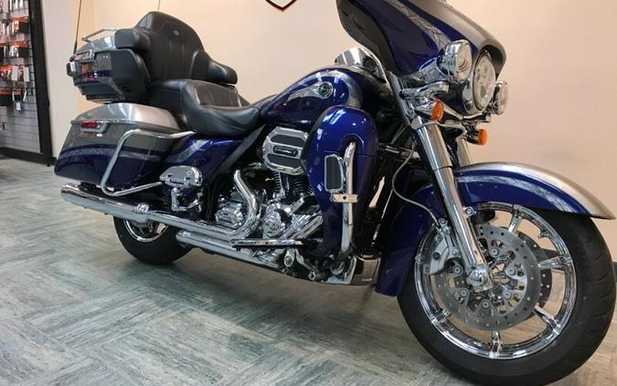 2016 Harley-Davidson CVO Limited Palladium Silver/Phantom Blue FLHTKSE