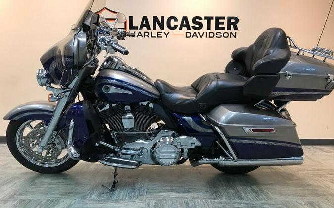 2016 Harley-Davidson CVO Limited Palladium Silver/Phantom Blue FLHTKSE