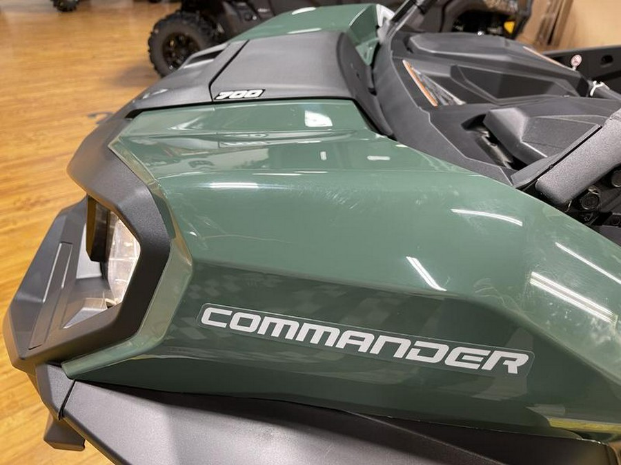 2023 Can-Am® Commander DPS 700