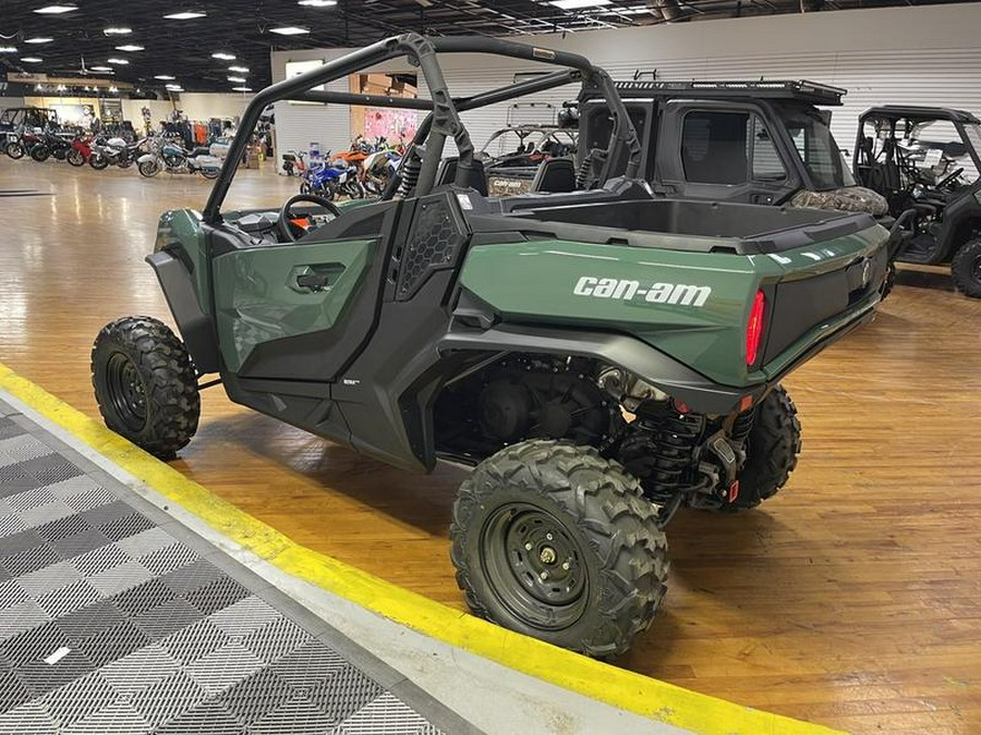 2023 Can-Am® Commander DPS 700