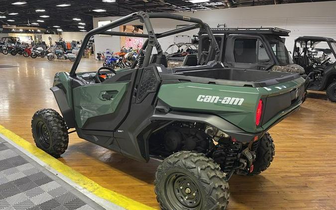 2023 Can-Am® Commander DPS 700