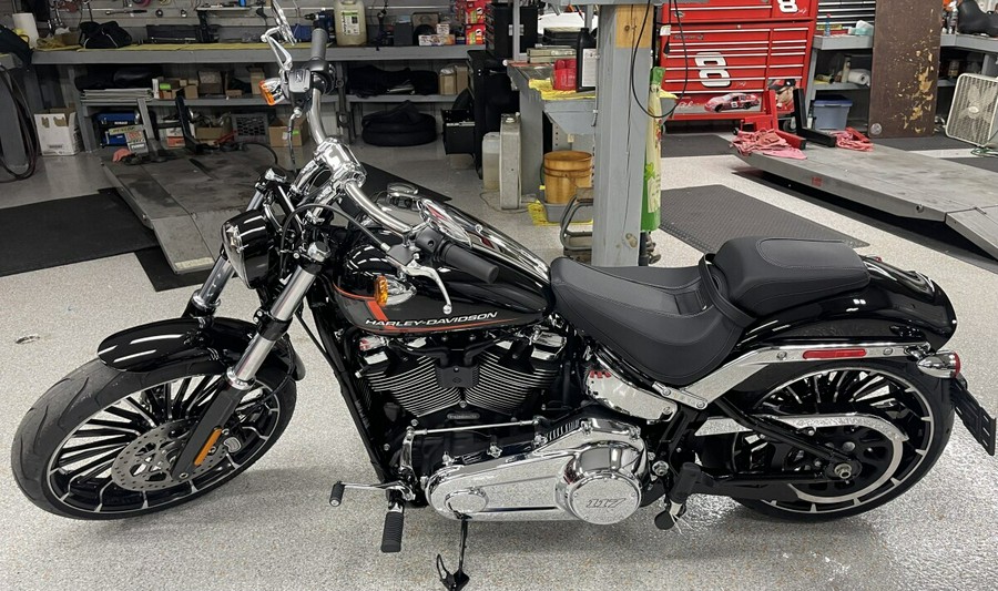 2024 Harley-Davidson Breakout Vivid Black