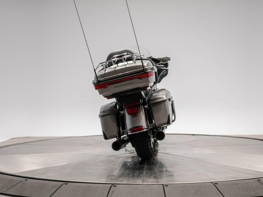 2016 HARLEY-DAVIDSON FLHTK LIMITED in Brilliant Silver/Vivid Black