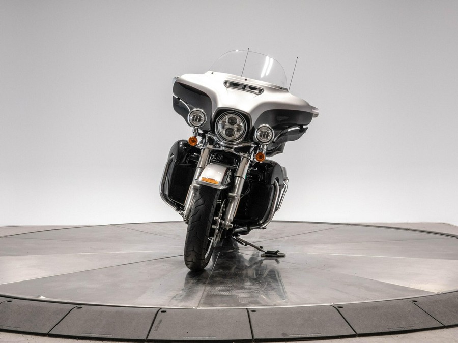 2016 HARLEY-DAVIDSON FLHTK LIMITED in Brilliant Silver/Vivid Black
