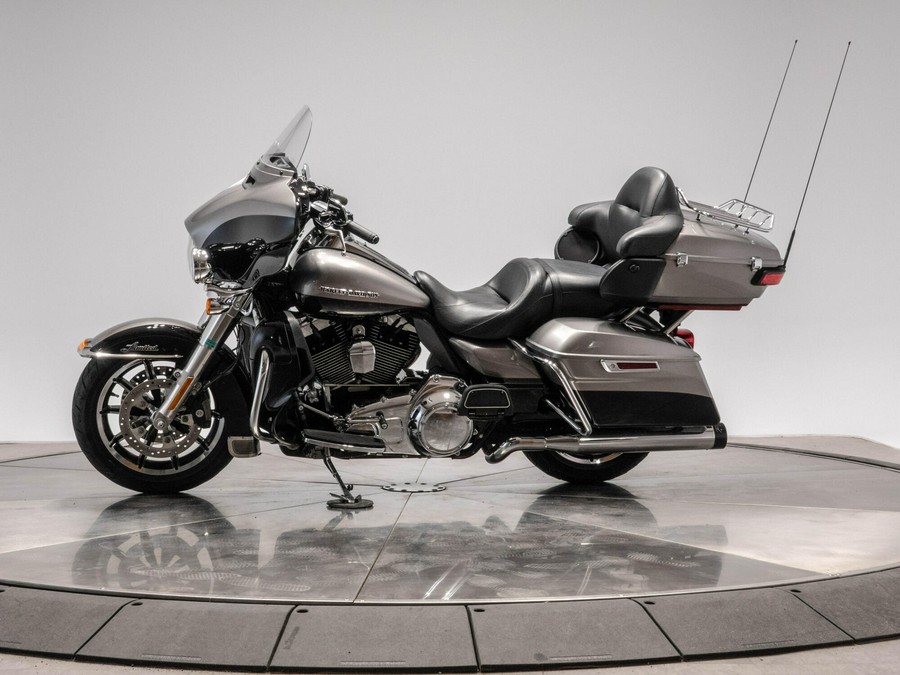 2016 HARLEY-DAVIDSON FLHTK LIMITED in Brilliant Silver/Vivid Black