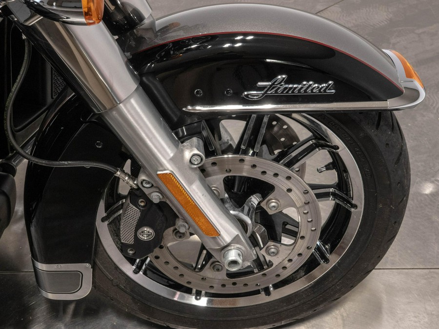 2016 HARLEY-DAVIDSON FLHTK LIMITED in Brilliant Silver/Vivid Black