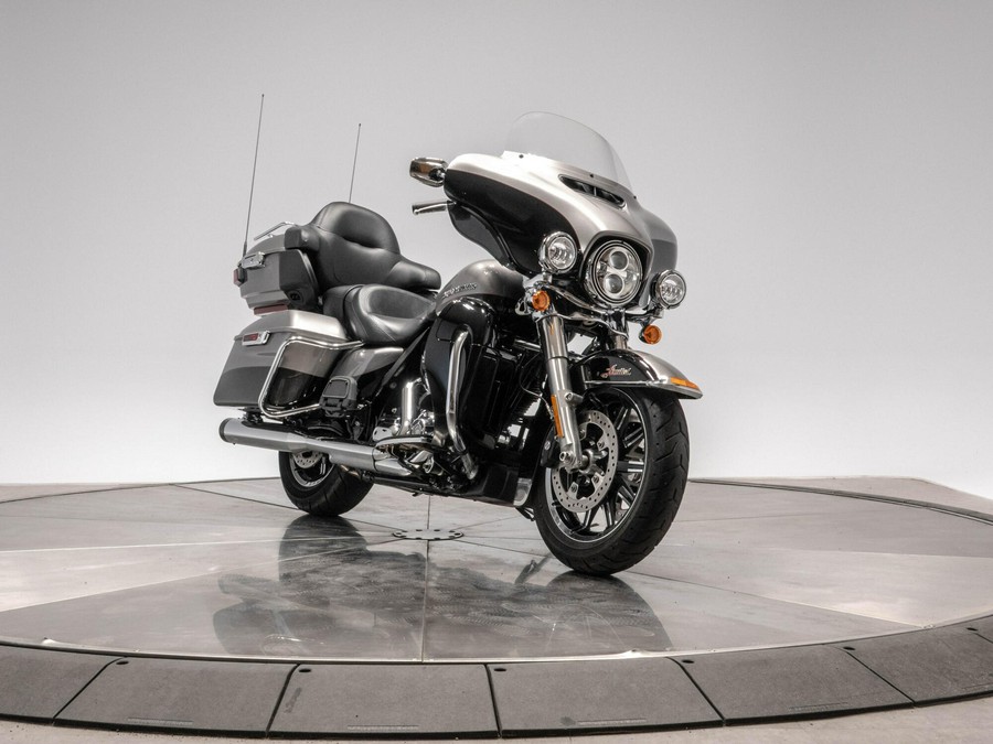 2016 HARLEY-DAVIDSON FLHTK LIMITED in Brilliant Silver/Vivid Black