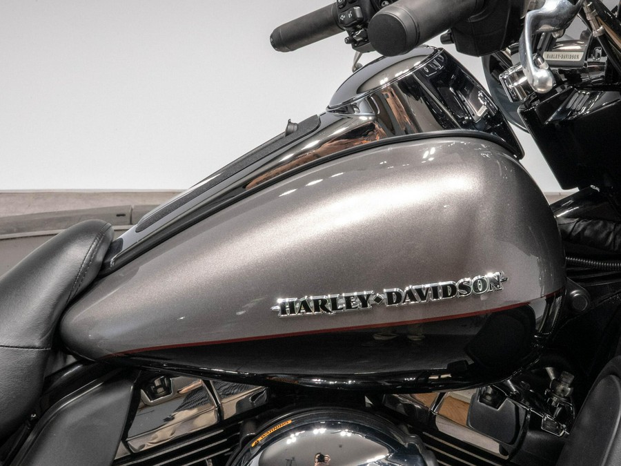 2016 HARLEY-DAVIDSON FLHTK LIMITED in Brilliant Silver/Vivid Black
