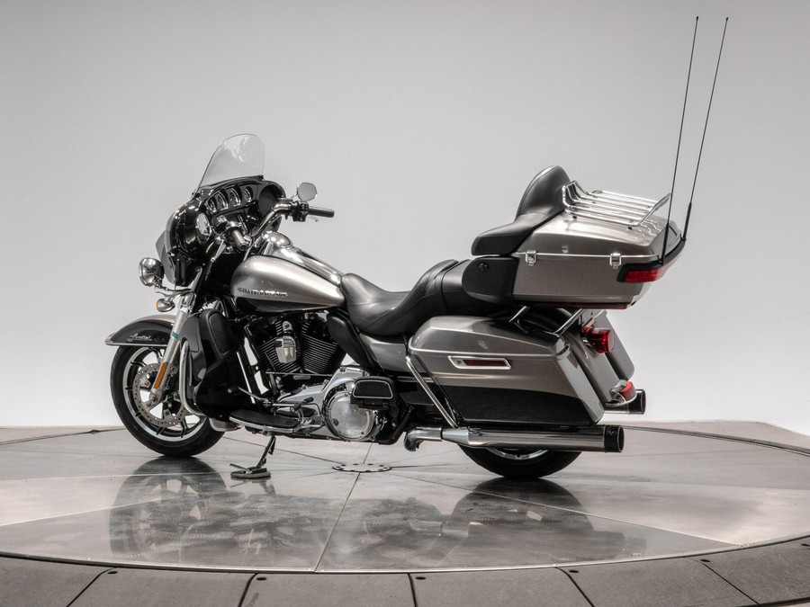 2016 HARLEY-DAVIDSON FLHTK LIMITED in Brilliant Silver/Vivid Black