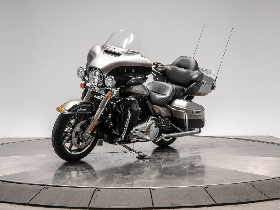 2016 HARLEY-DAVIDSON FLHTK LIMITED in Brilliant Silver/Vivid Black