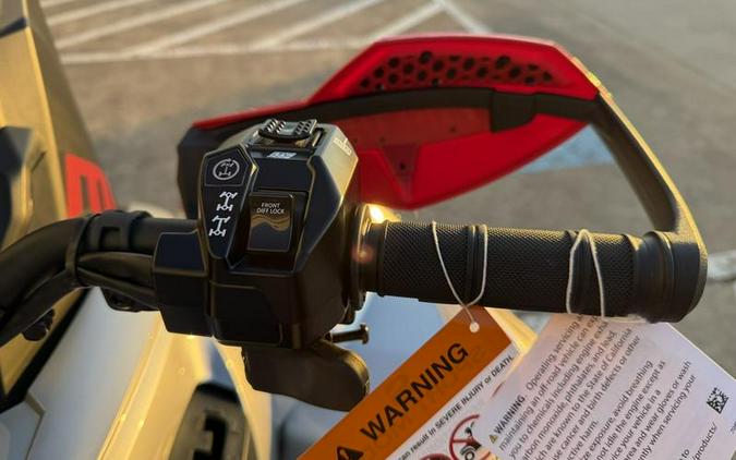 2026 Can-Am® Renegade X mr 1000 R Hyper Silver & Legion Red