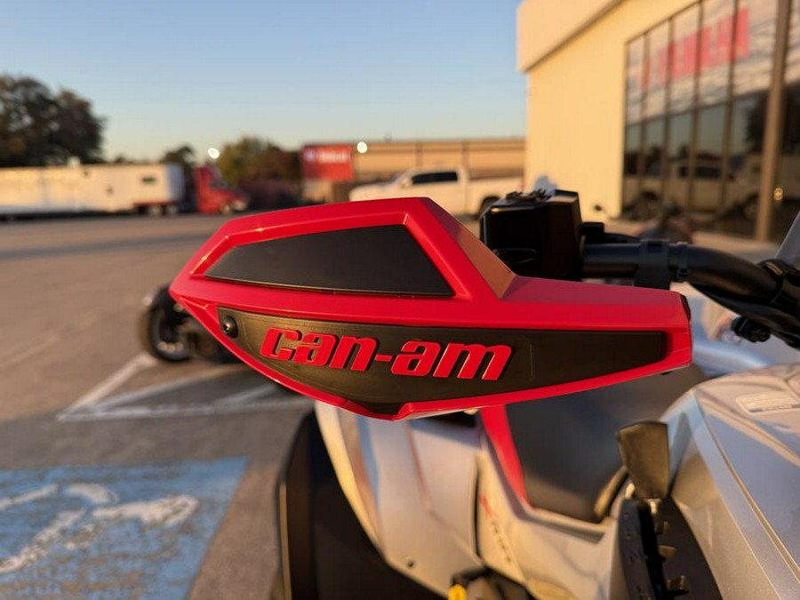 2026 Can-Am® Renegade X mr 1000 R Hyper Silver & Legion Red