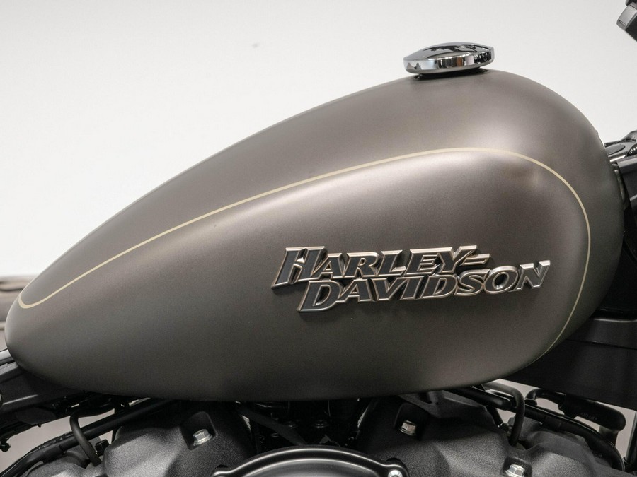 2019 HARLEY-DAVIDSON FXBB STREET BOB in Industrial Gray Denim