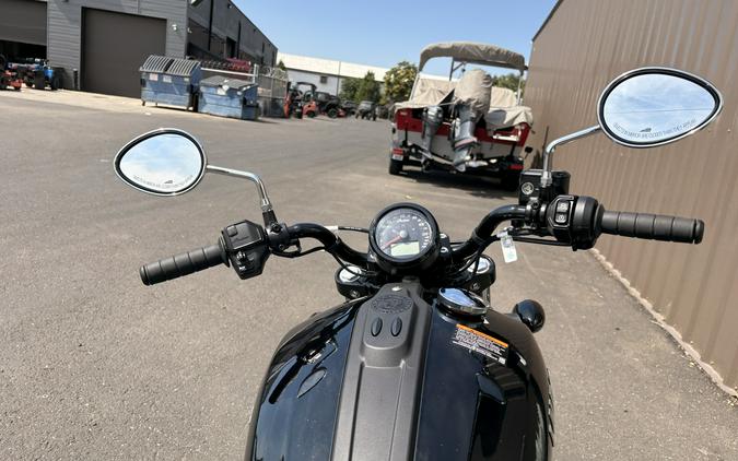 2026 Indian Motorcycle Indian Scout Sixty Bobber Black Metallic - 35143