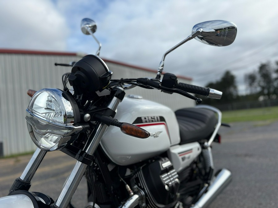 2027 Moto Guzzi V7 Special