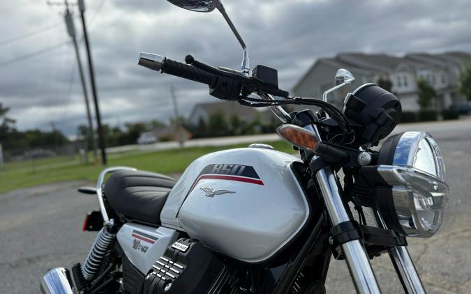 2027 Moto Guzzi V7 Special