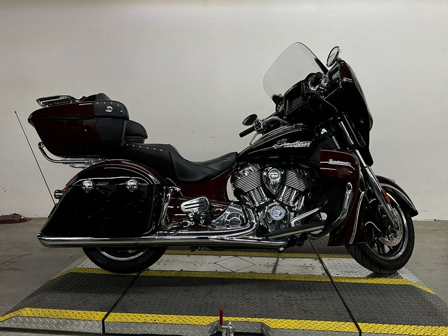 2021 Indian Motorcycle® Roadmaster® Thunder Black Pearl