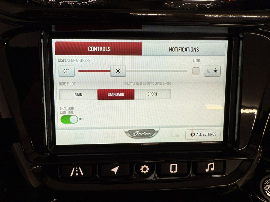 2026 Indian CHALLENGER DARK HORSE 112 W/ Powerband