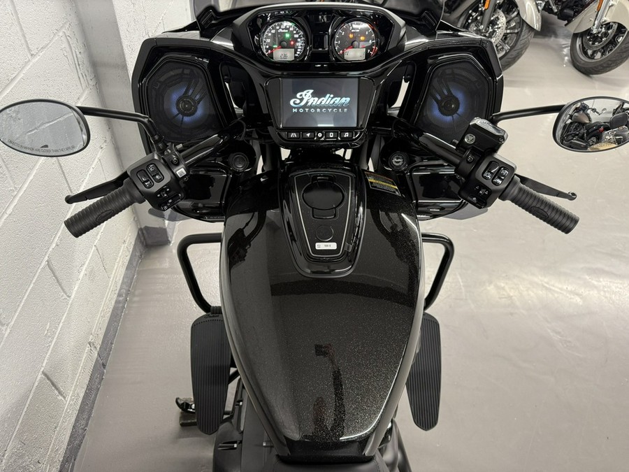 2026 Indian CHALLENGER DARK HORSE 112 W/ Powerband