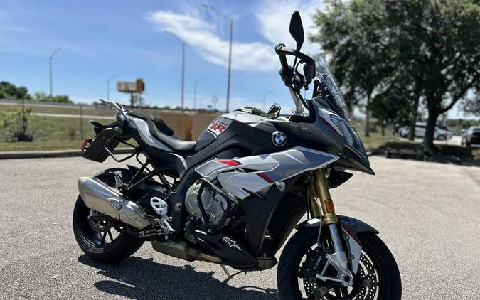 2016 BMW S 1000 XR Light White / Granite Grey Metallic / Racing Red