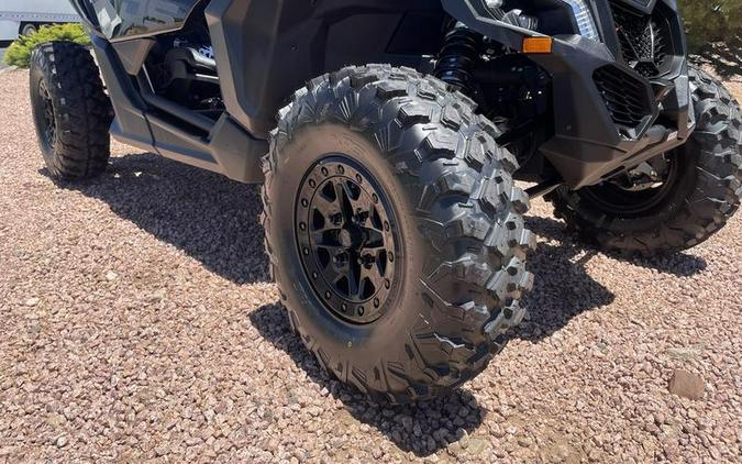 2026 Can-Am® Maverick X3 X ds Turbo RR Triple Black_7.6 in.