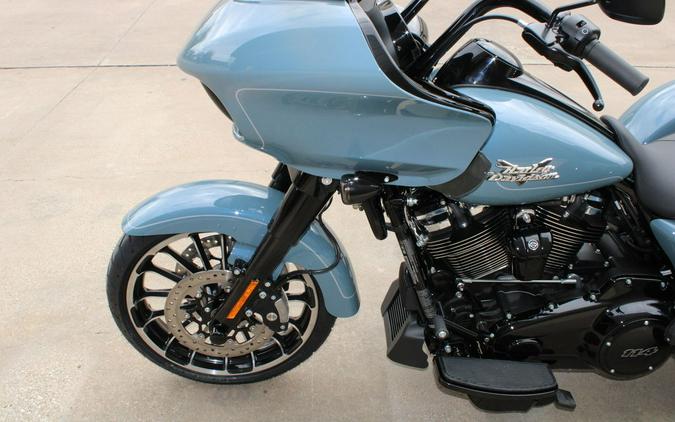 2024 Harley-Davidson® FLTRT - Road Glide® 3