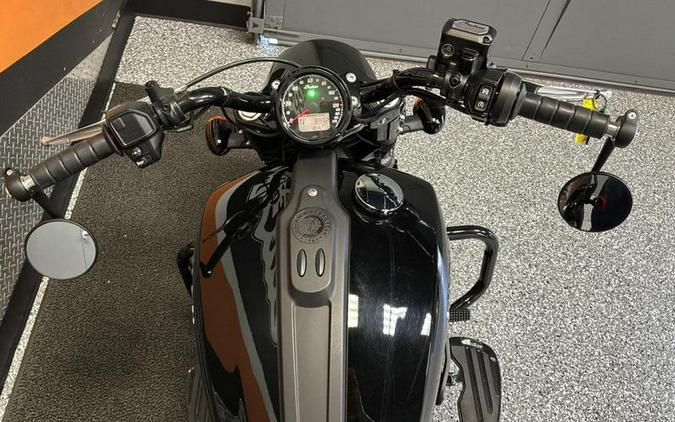 2025 Indian Motorcycle® Scout® Bobber Black Metallic