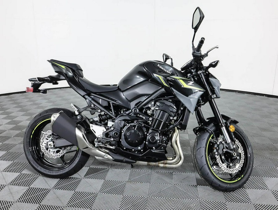 2024 Kawasaki Z900 ABS Metallic Spark Black/Metallic Matte Dark Gray