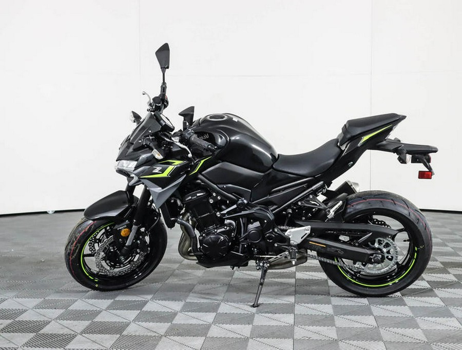 2024 Kawasaki Z900 ABS Metallic Spark Black/Metallic Matte Dark Gray