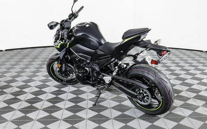 2024 Kawasaki Z900 ABS Metallic Spark Black/Metallic Matte Dark Gray