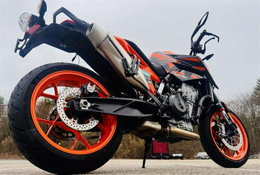 2022 KTM 890 Duke GP