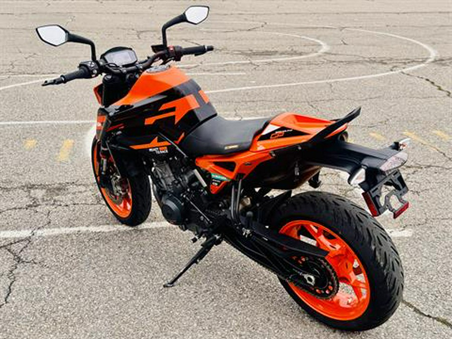 2022 KTM 890 Duke GP