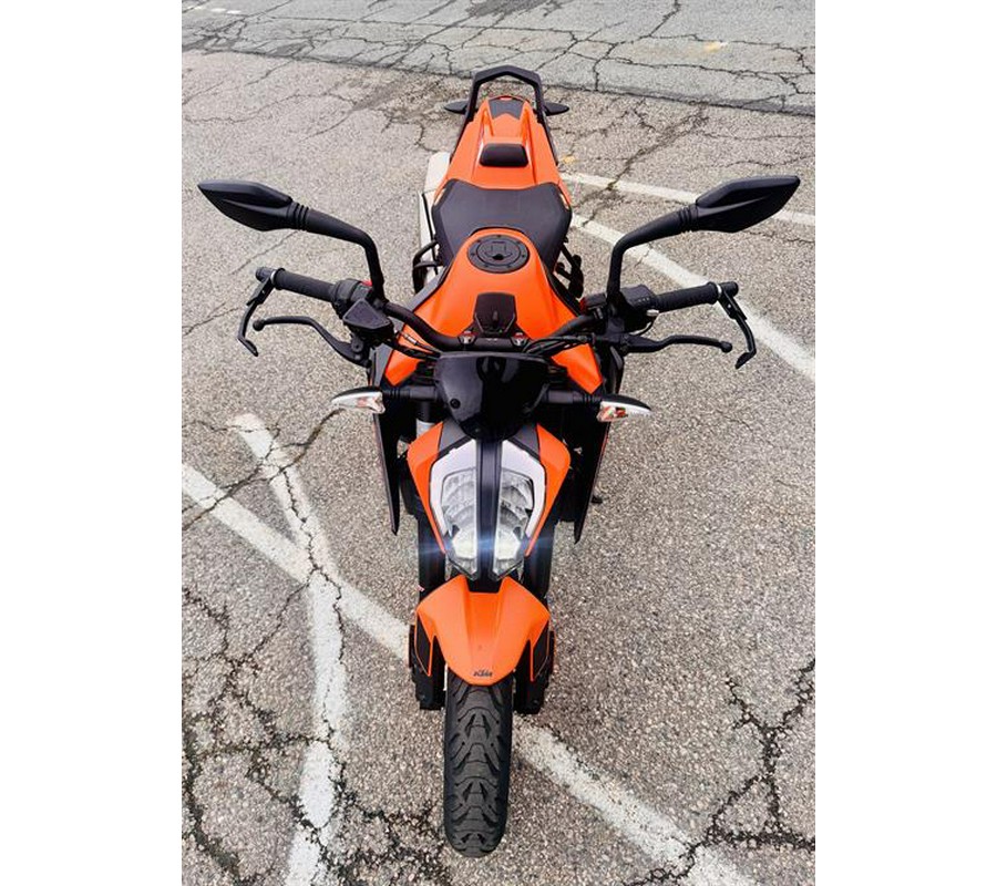 2022 KTM 890 Duke GP