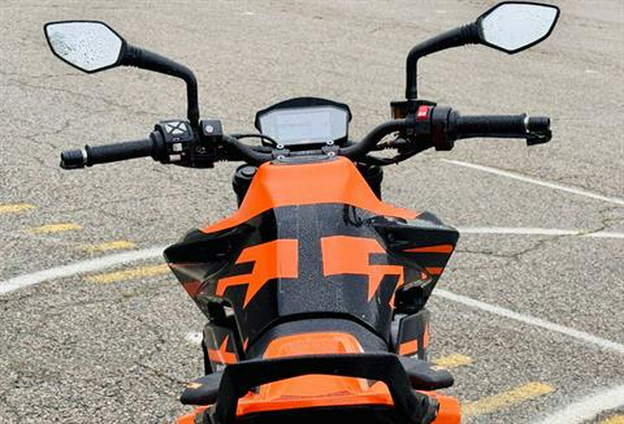 2022 KTM 890 Duke GP