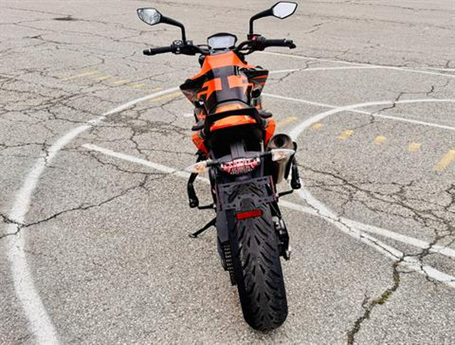 2022 KTM 890 Duke GP