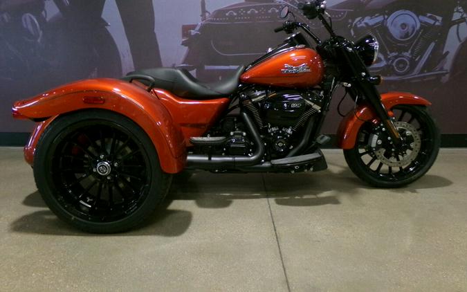 2025 Harley-Davidson Freewheeler® WHISKEY FIRE