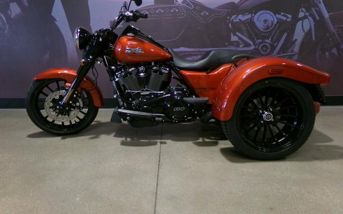 2025 Harley-Davidson Freewheeler® WHISKEY FIRE